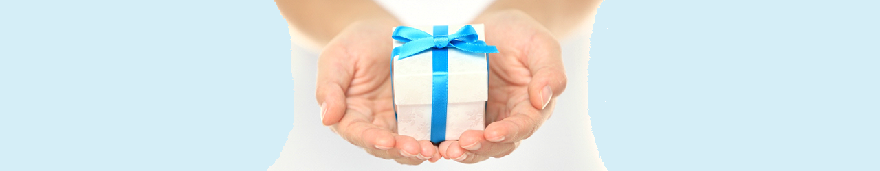 Hands holding gift box